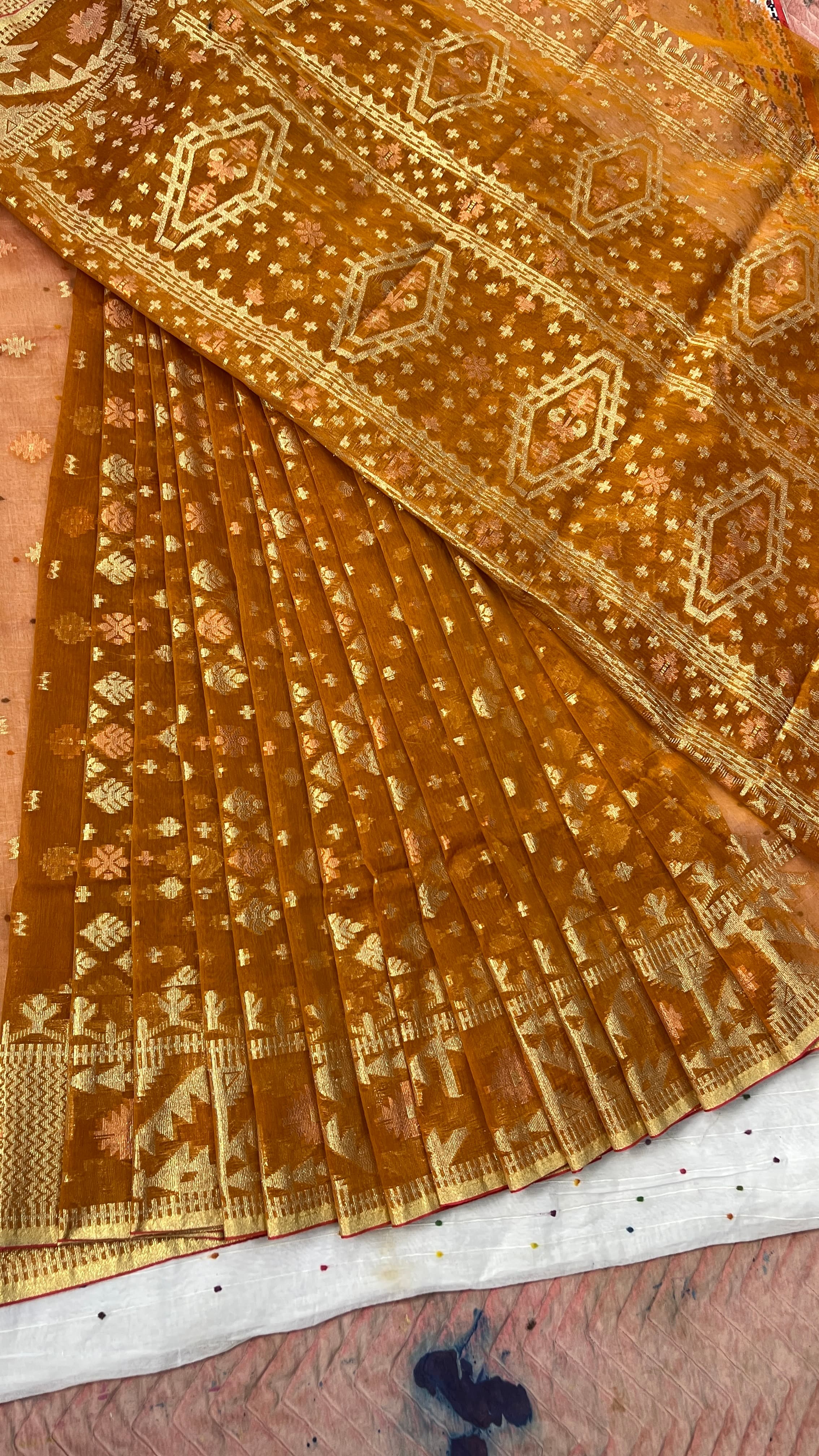 জরি জামদানি শাড়ী